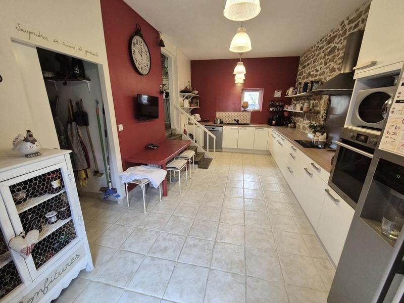 Maison - 312 m² - 12 pièces