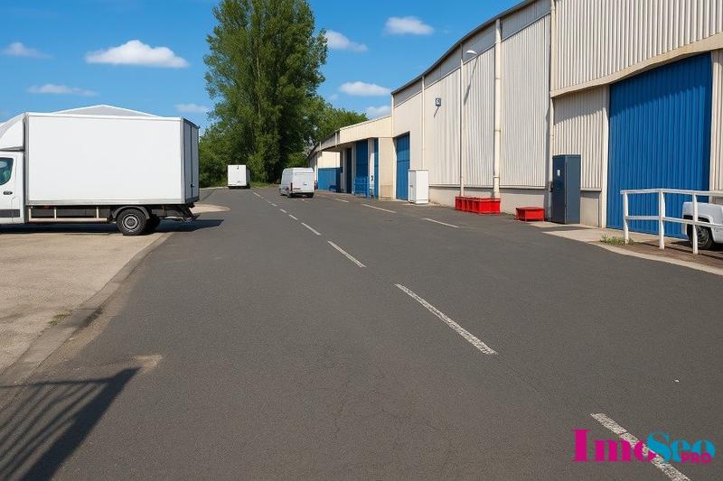 Local d'activité / Entrepôt - 2 115 m²