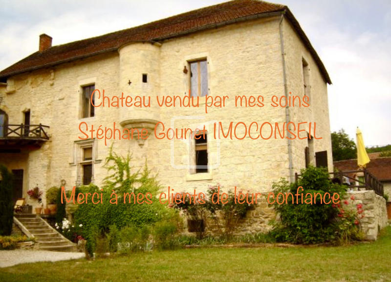 Maison - 1 100 m² - 20 pièces