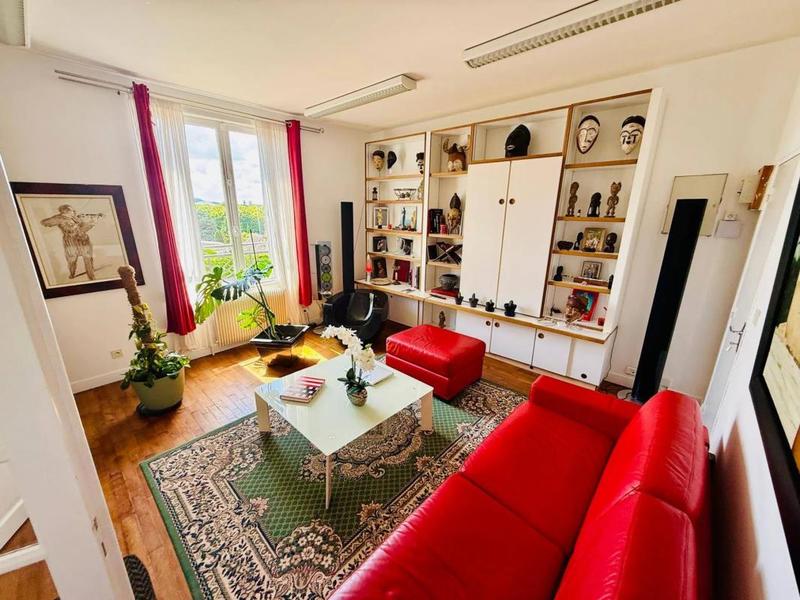 Propriété - 202 m² - 6 pièces