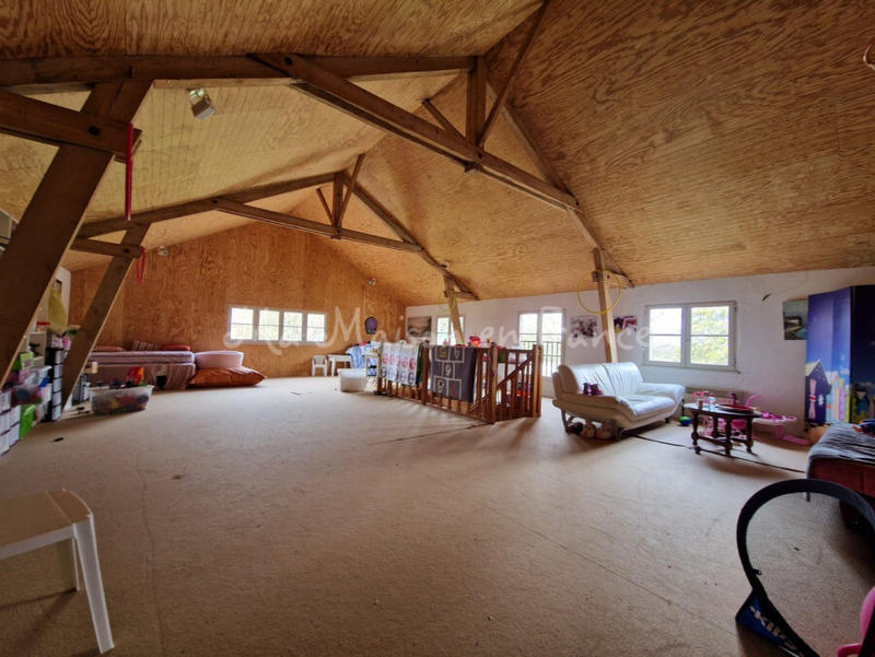 Maison - 451 m² - 12 pièces