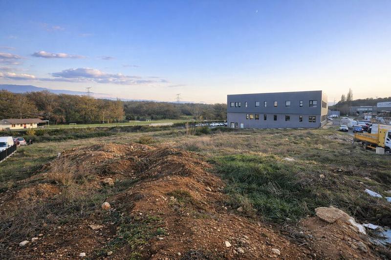 Terrain industriel - 3 300 m²