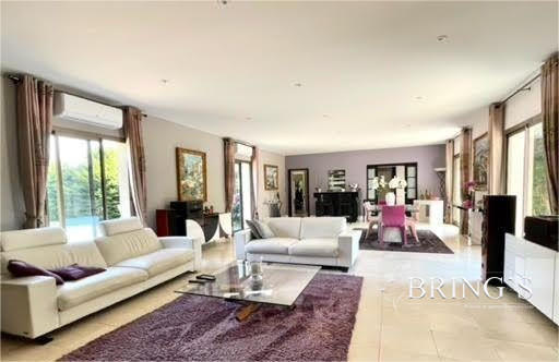 Maison traditionnelle - 350 m² - 10 pièces