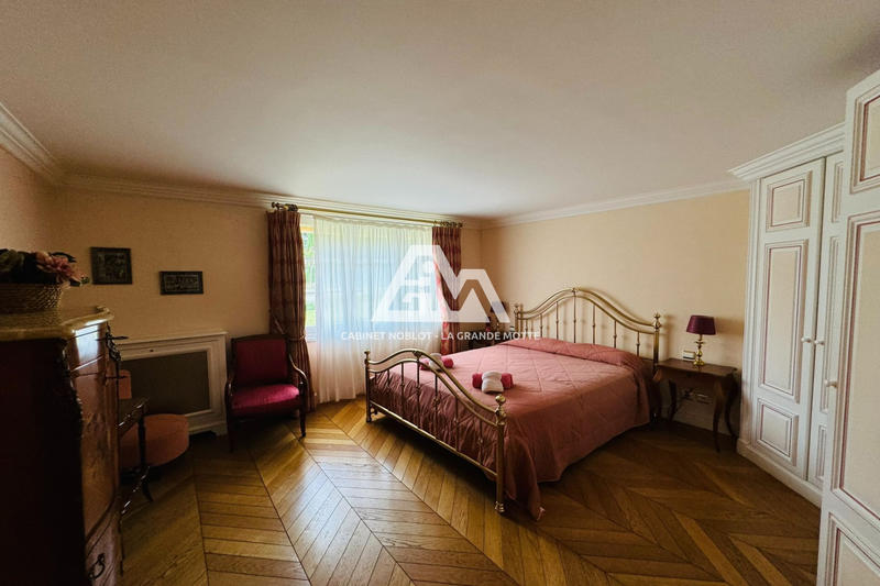 Maison de maîtres - 650 m² - 14 pièces