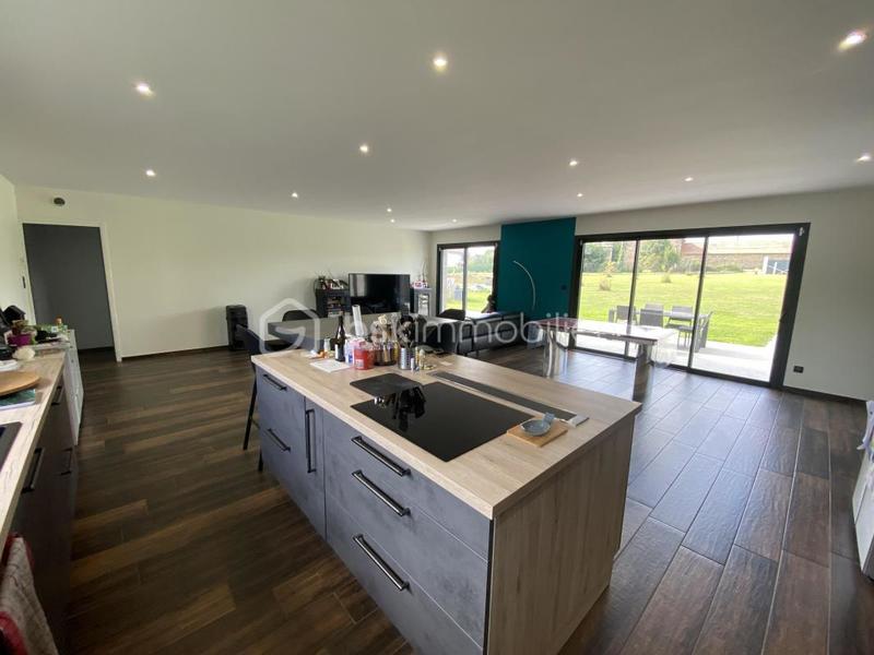 Villa - 244 m² - 6 pièces