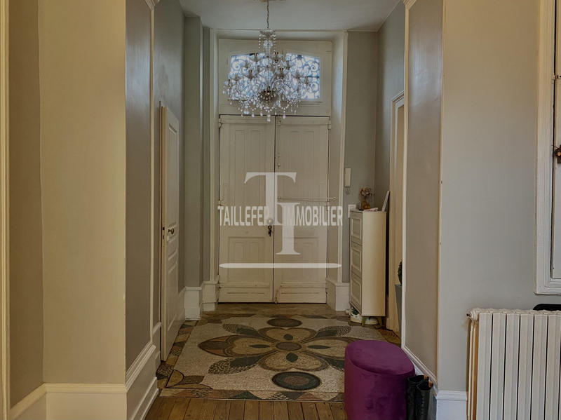 Maison - 250 m² - 6 pièces