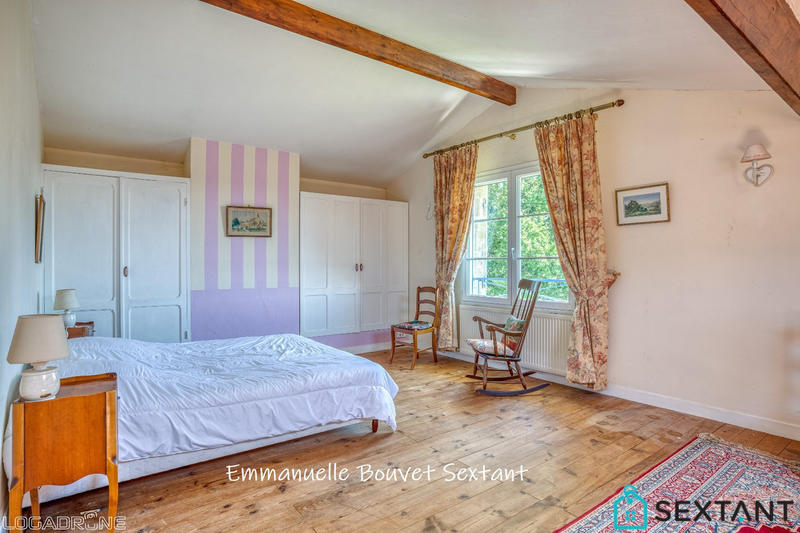 Maison - 220 m² - 7 pièces