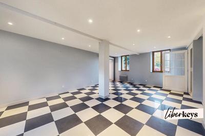 Appartement - 166 m² - 6 pièces