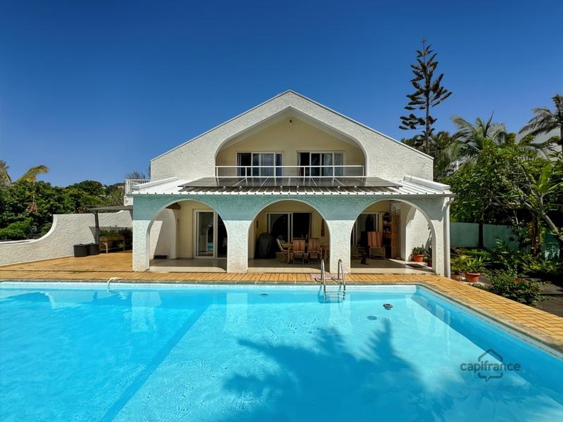 Maison - 220 m² - 5 pièces