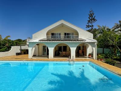 Maison - 220 m² - 5 pièces