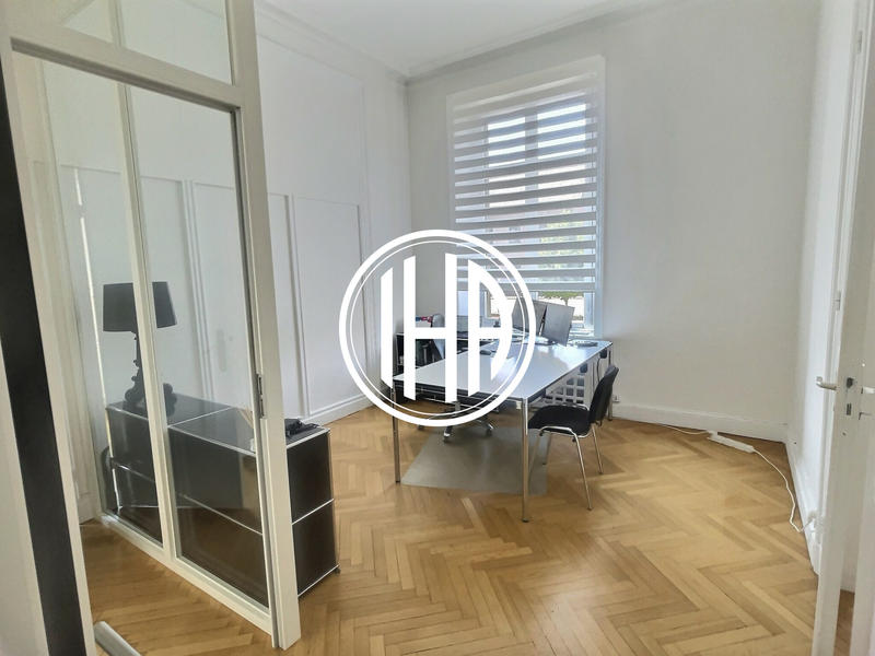 Local d'activités - 87 m² - 4 pièces