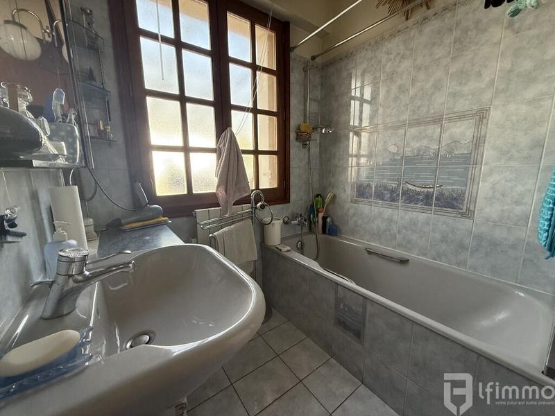 Pavillon - 200 m² - 8 pièces