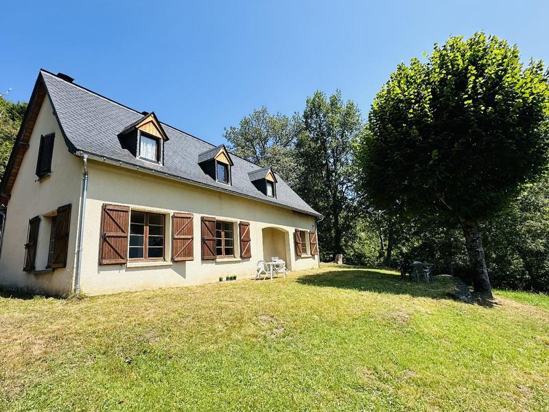 Maison - 140 m² - 5 pièces