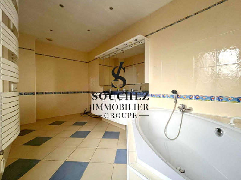 Maison ancienne - 235 m² - 8 pièces