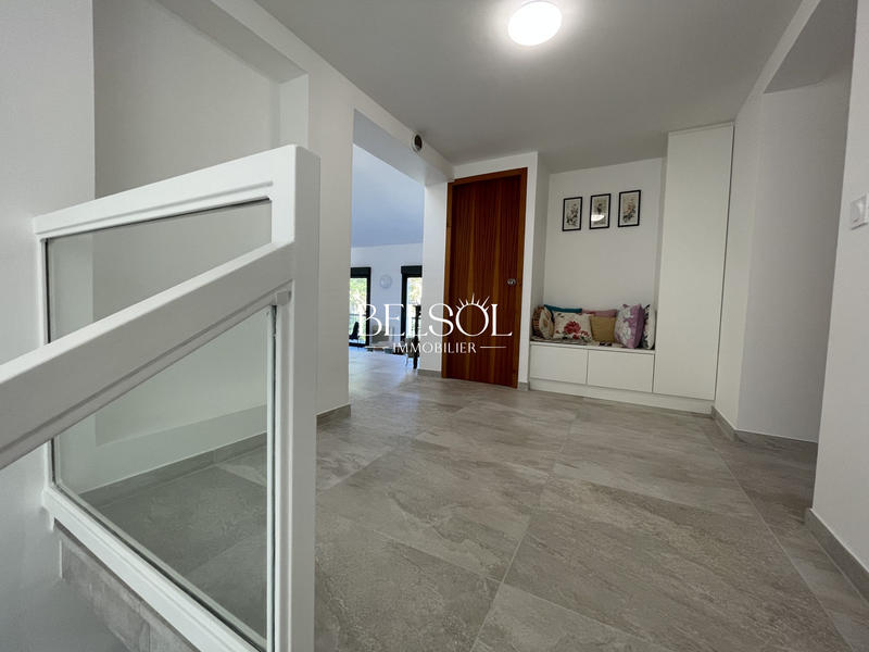 Maison traditionnelle - 230 m² - 7 pièces