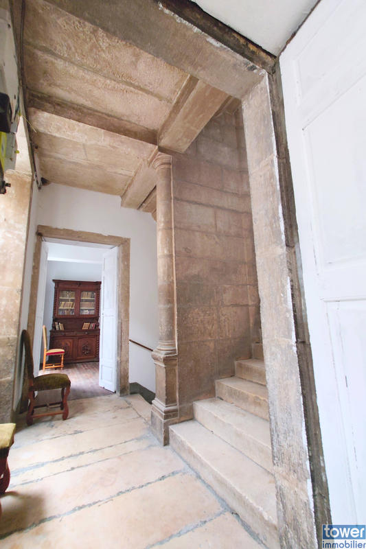 Maison - 420 m² - 17 pièces