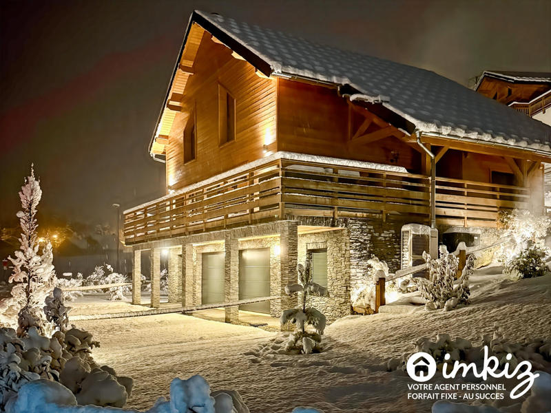 Maison - 220 m² - 9 pièces