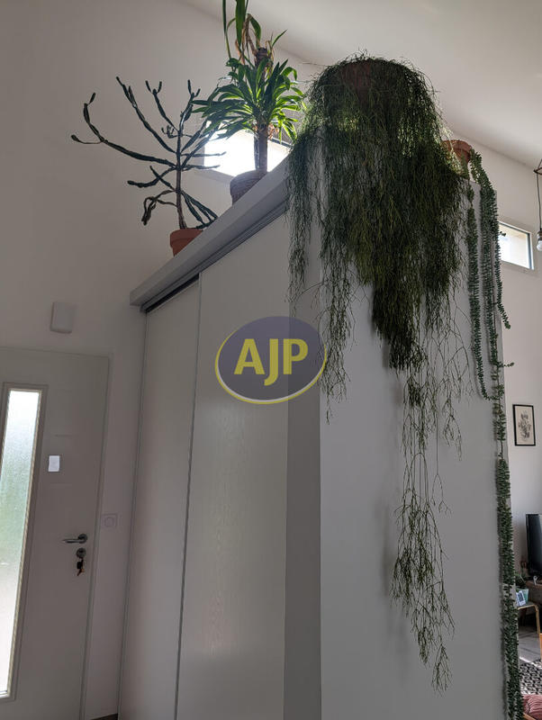 Maison - 99 m² - 5 pièces