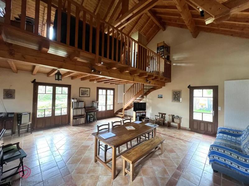 Propriété - 169 m² - 7 pièces