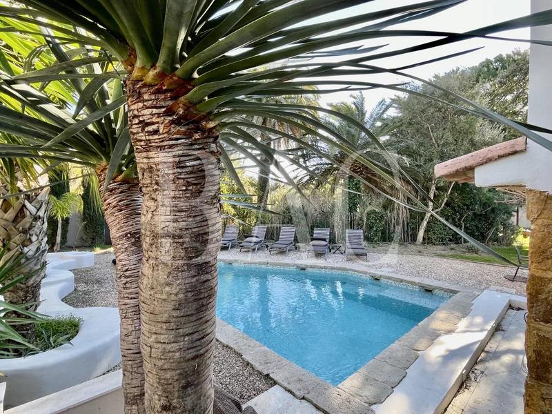 Villa - 273 m² - 12 pièces