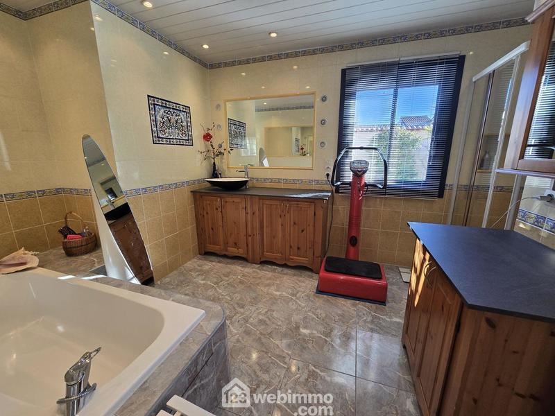 Maison - 221 m² - 5 pièces