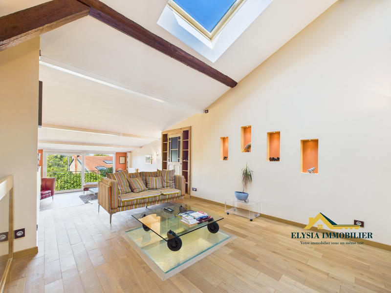 Maison - 229 m² - 8 pièces