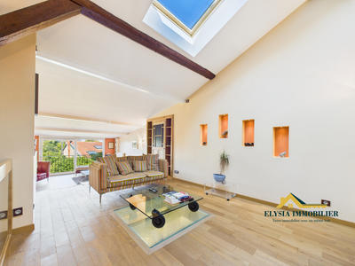 Maison - 229 m² - 8 pièces