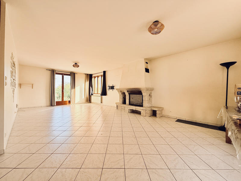 Maison - 230 m² - 8 pièces