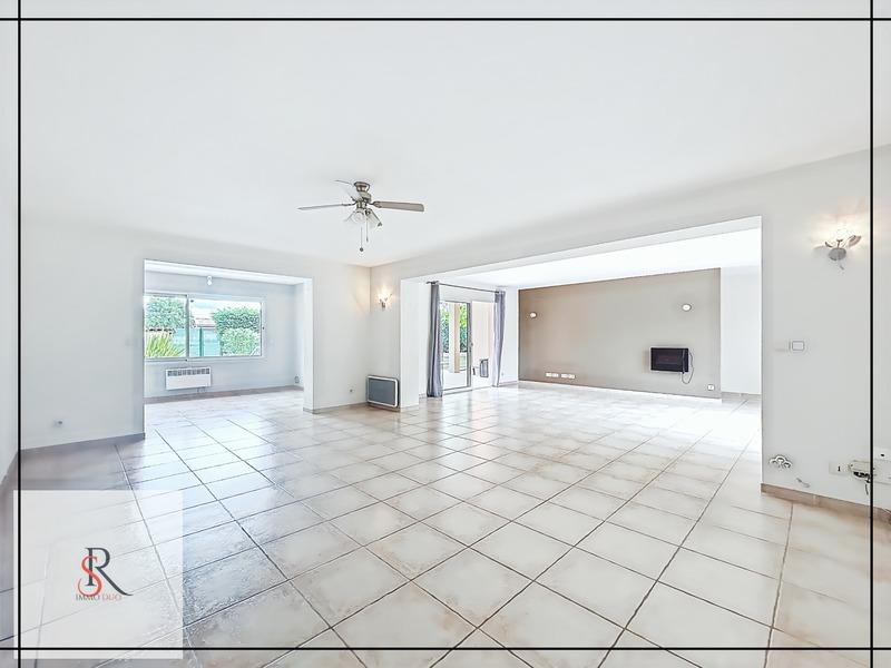 Maison - 212 m² - 7 pièces