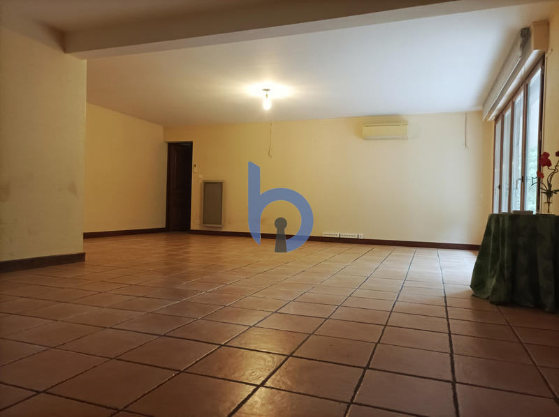 Maison - 264 m² - 9 pièces