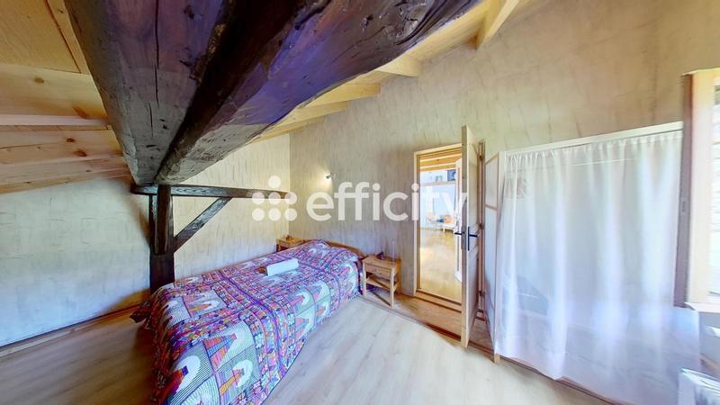 Maison - 220 m² - 7 pièces