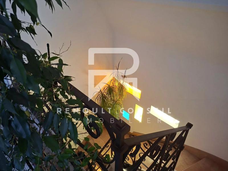 Maison - 221 m² - 9 pièces