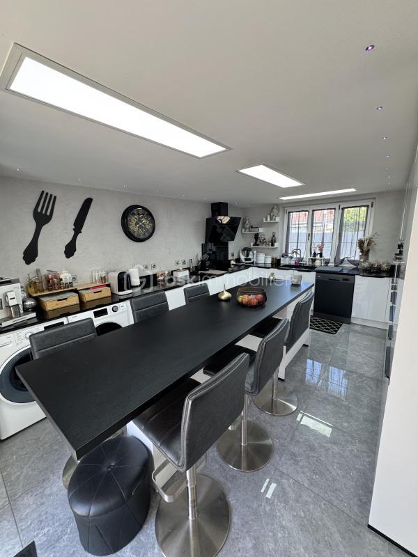 Maison - 185 m² - 6 pièces