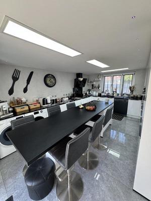 Maison - 185 m² - 6 pièces