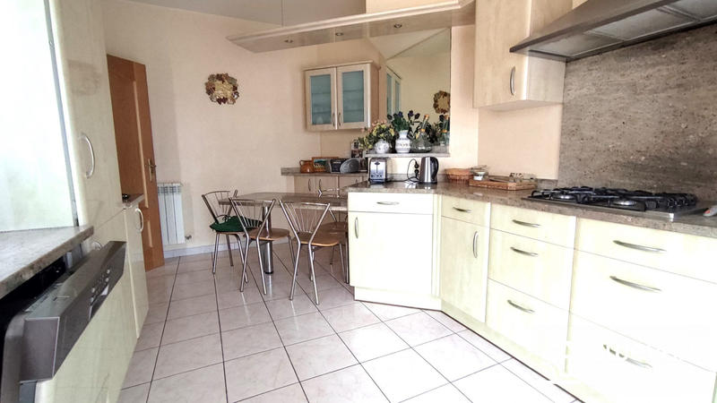 Maison - 167 m² - 6 pièces