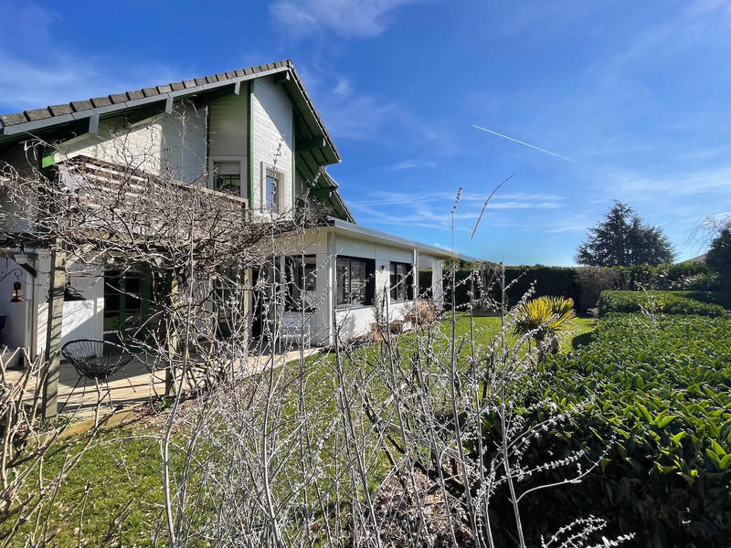 Maison - 180 m² - 6 pièces