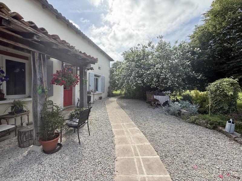 Maison - 250 m² - 11 pièces