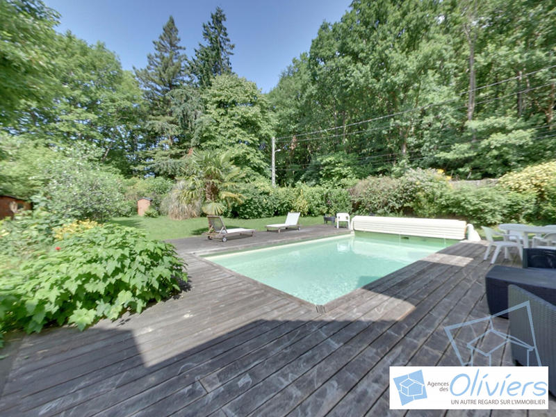 Maison traditionnelle - 270 m² - 9 pièces