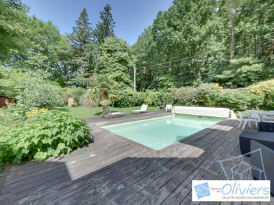 Maison traditionnelle - 270 m² - 9 pièces