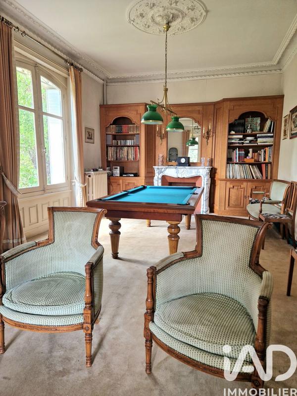 Maison - 270 m² - 16 pièces