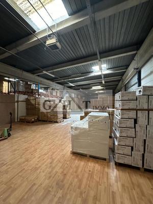 Entrepôt - 780 m²
