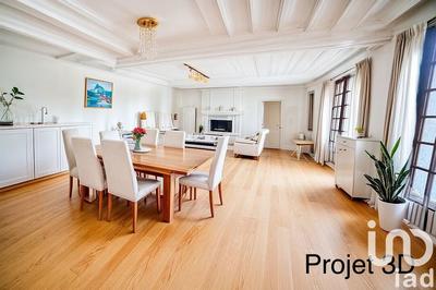 Maison - 255 m² - 8 pièces