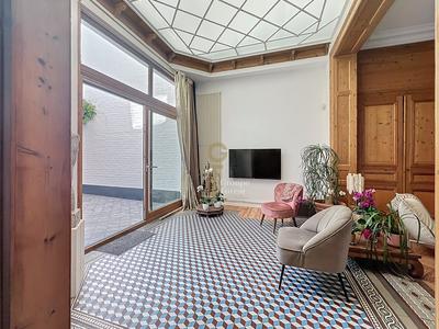 Maison - 210 m² - 8 pièces