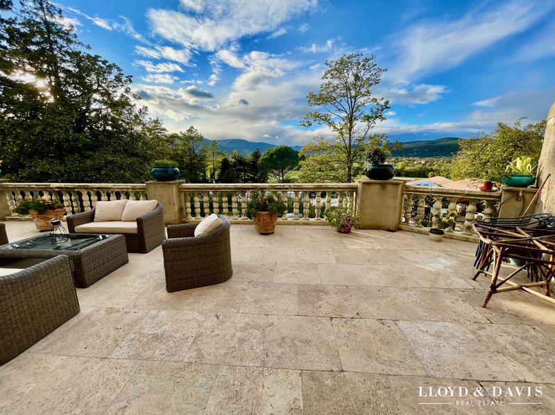 Château - 1 560 m² - 20 pièces