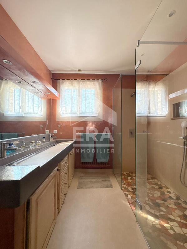 Maison - 163 m² - 6 pièces