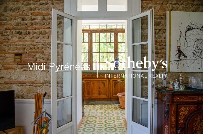 Maison - 300 m² - 11 pièces