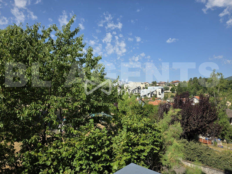 Appartement - 96 m² - 5 pièces