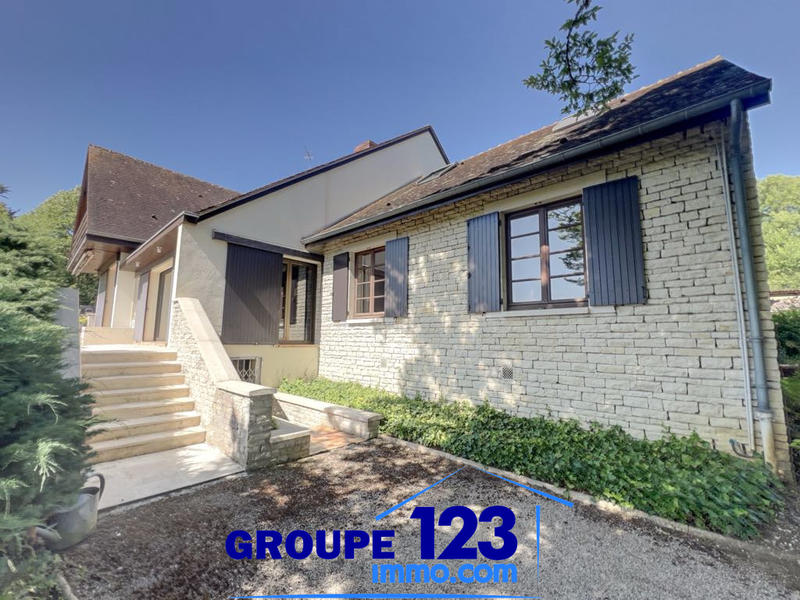 Maison - 373 m² - 8 pièces