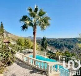 Maison - 195 m² - 6 pièces