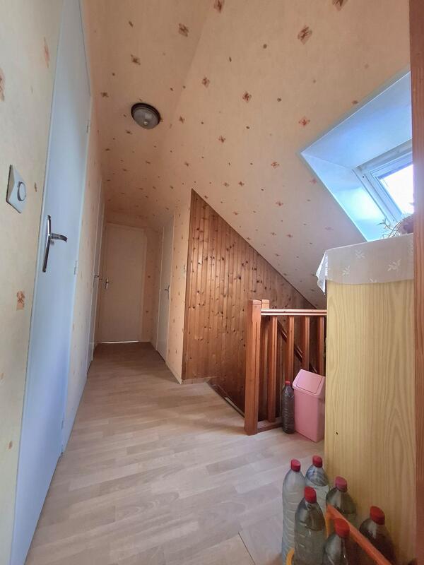 Maison - 94 m² - 8 pièces